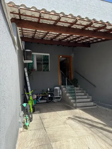 Sobrado para venda tem 90 metros quadrados com 3 quartos em Santa Amélia - Belo Horizonte