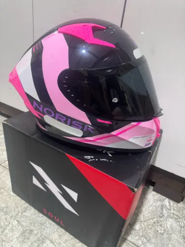 Vendo capacete norisk 58 com duas viseiras originais