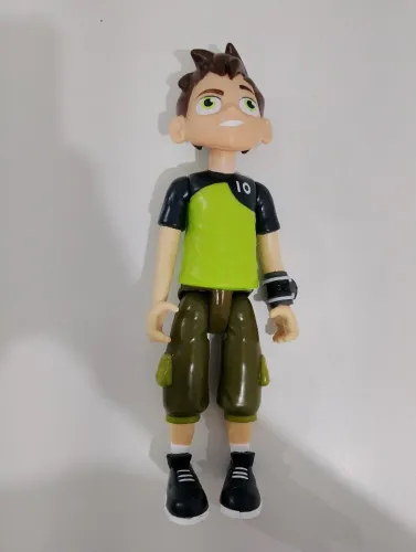 Boneco Ben 10