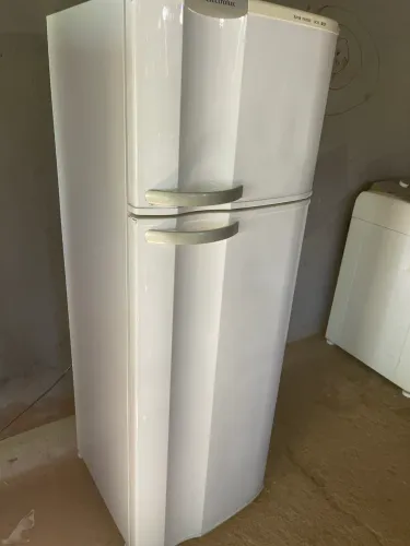 Geladeira Electrolux 340 litros
