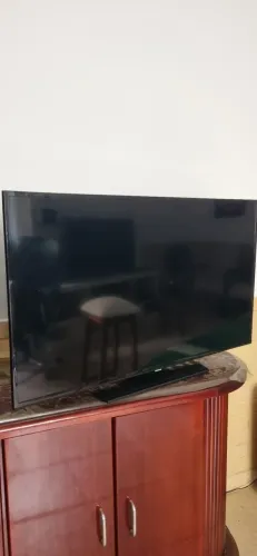 TV  televisão  Sansung 40 polegadas com tela quebrada.  Tem som, cabo e controle remoto