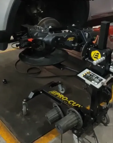 Oportunidade - máquina de usinar disco procut