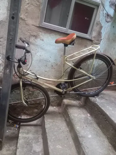 Vendo uma bicicleta ela tem que só trocar o pião da roda traseira tem nota fiscal