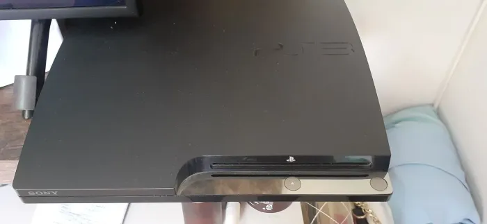 Vende-se play3 top com ssd memória 499gb com 5 jogos instalado Hen instalado 2 controle. 