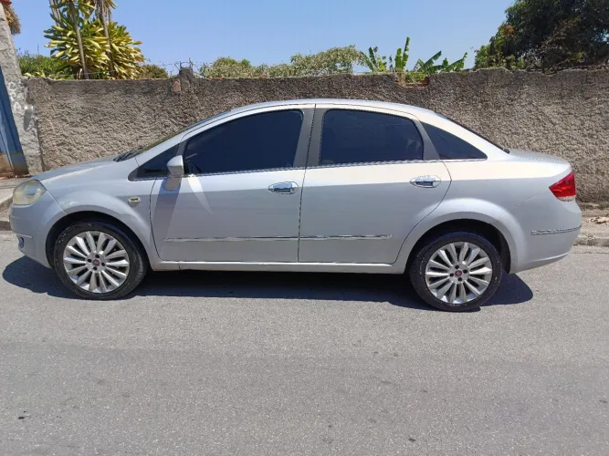 Fiat Linea Absolute 1.9/1.8 Flex Dualogic 4P 2011