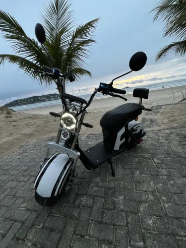 Moto elétrica em perfeito estado