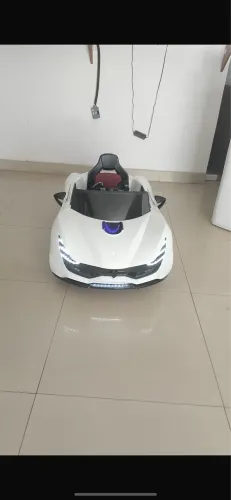 Carrinho Elétrico Infantil Ferrari Branco 6V 2.4G RC - Peça de mostruário- Montado
