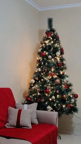 Árvore de Natal 2.10m Importada C/S Enfeite(Efeito Neve) 