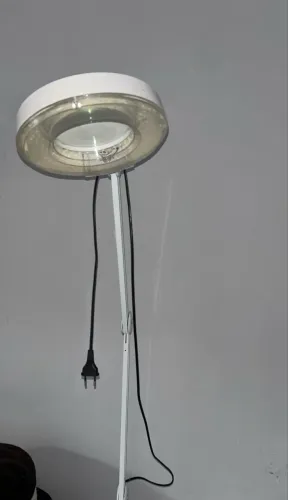 Vendo essa lupa de aumento com iluminação led 