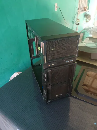 Gabinete Sharkoon Preto