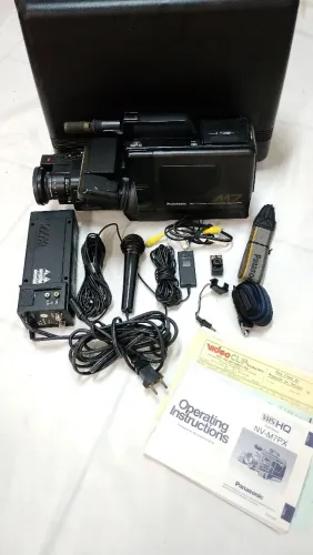 Filmadora Panasonic m7 acompanha tripé
