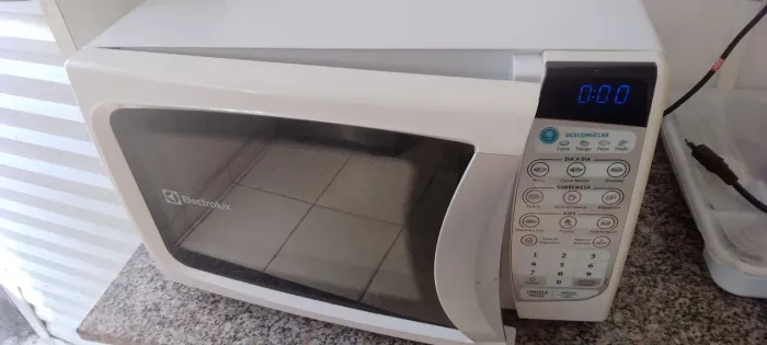 Microondas Eletrolux 23 lts