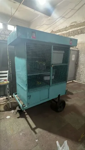 Carrocinha para venda de lanches, doces, biscoitos.