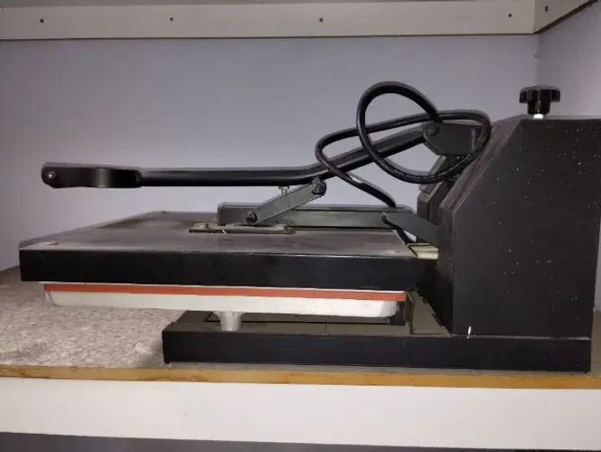 Prensa térmica para sublimação + transformador + ítens brinde