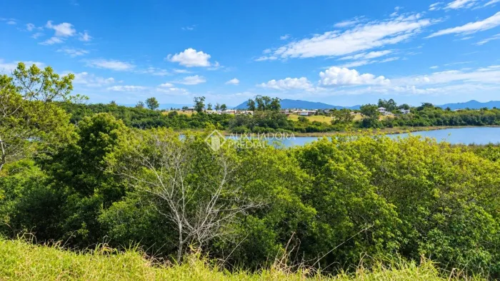 Terreno com 1.000m² às margens da Lagoa
