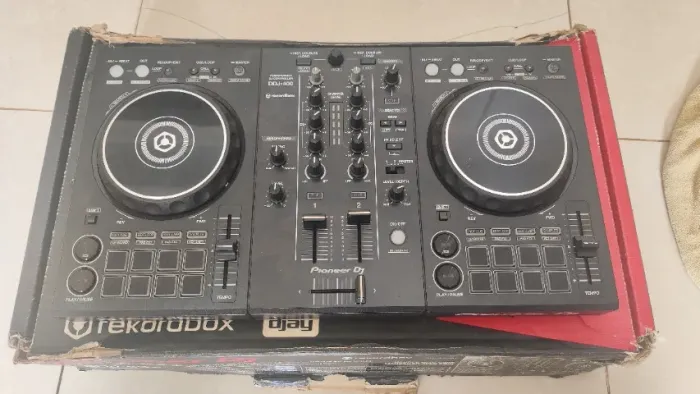DDJ-400 controladora Pioneer DJ