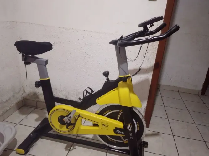 Bike Spinning WCT Fitness 13kg Amarela - Semi Nova - Pouco Uso
