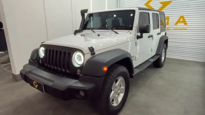 Jeep Wrangler Unlimited Sport 3.6 V6 284cv 4P 2014