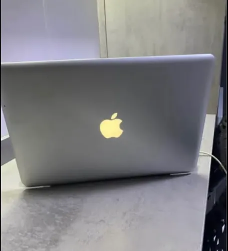 Mackbook pro 15 8g de ram 240 ssd
