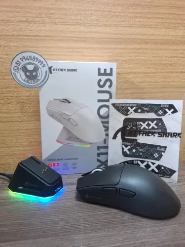 Mouse Sem Fio Attack Shark X11, Tri-Mode, C/ Base de Carregamento RGB, Grip Tapes, 22k DPI