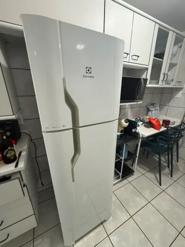 Geladeira Electrolux Defrost 260L