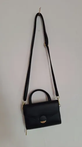 Mini Bolsa Preta Feminina 3 em 1 - Alça Regulável + Divisória Interna + Porta cartões 