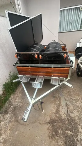 Carretinha jardineira para três motos