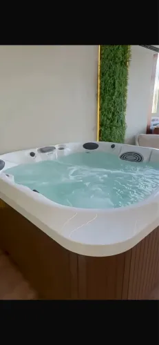 Vendo jacuzzi novo grande 