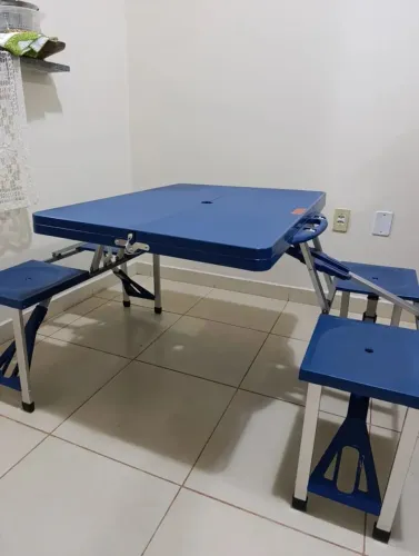 Mesa Maleta Dobrável com Banquetas 