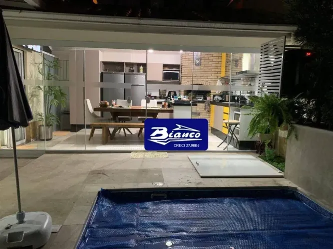Sobrado com piscina privativa - Condomínio Fechado - Bosque Maia