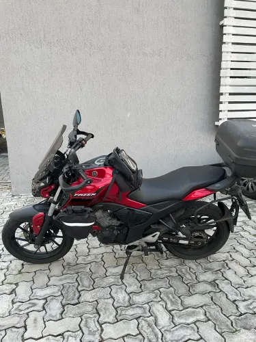 Yamaha FZ15 2024 equipada