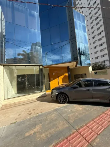 Sala comercial de faixada no centro
