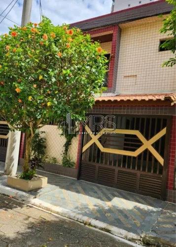 Espaçoso Sobrado à Venda na Guilhermina com 2 Suítes e Churrasqueira
