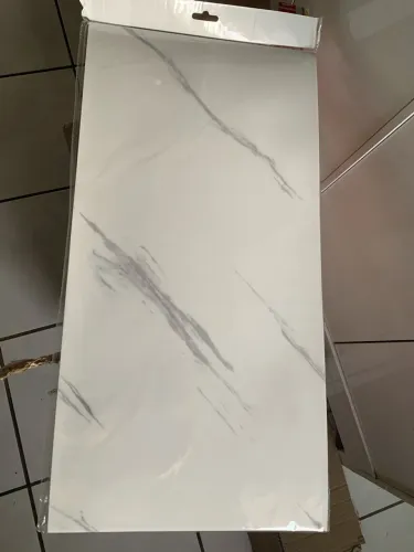 Placas adesivas para parede