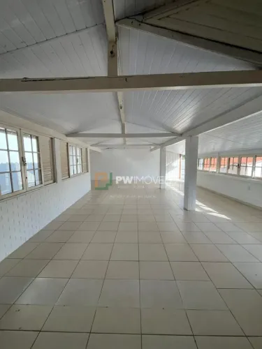 Imóvel para aluguel tem 360 metros quadrados em Cavaleiros - Macaé - RJ