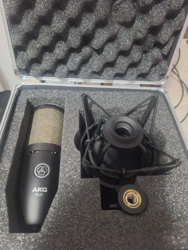 Microfone AKG P220