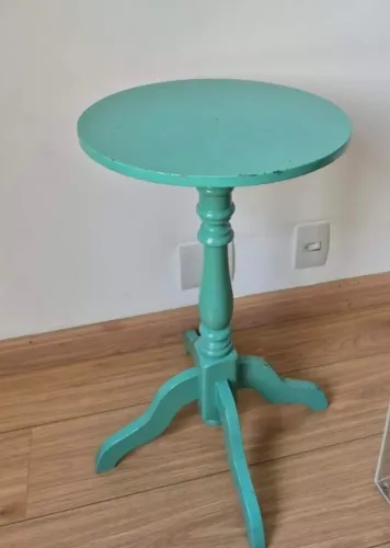 Mesa de apoio pintada madeira antiga R$299<br><br>R$299,00<br><br>Retirada Tijuca
