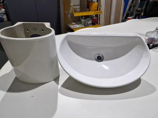 Vendo pia de lavabo em cerâmica