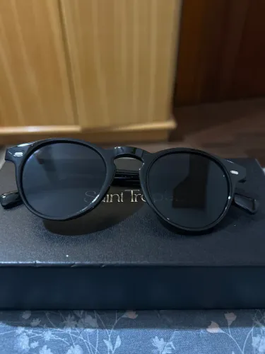 Óculos de sol Saint Tropez preto, nunca usado antes