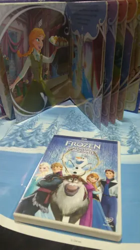 Dvd Frozen + livro colorido