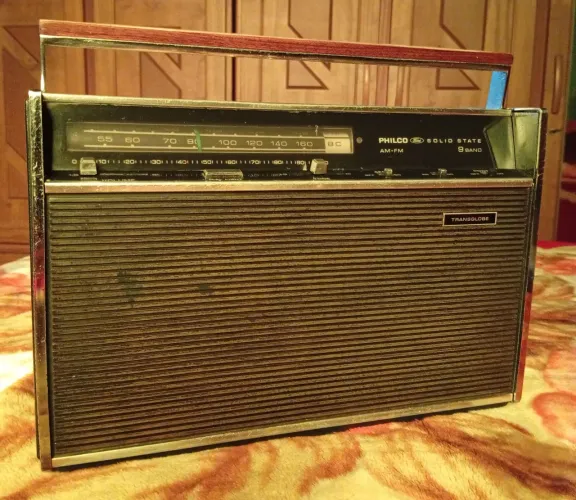 Antigo Rádio Philco Transglobe B-481 9faixas.(O FM não está funcionando )