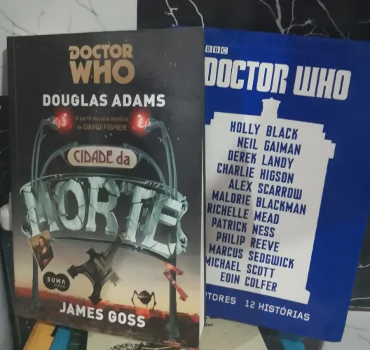 2 livros Doctor Who ( cidade da morte e 12 doutores 12 histórias)