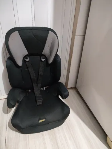 Cadeirinha pra por criança de 9 a 36kg no carro