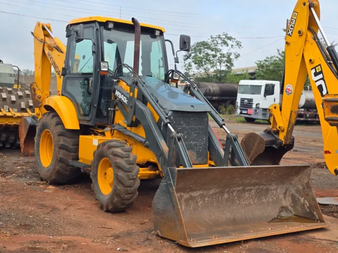 Retroescavadeira Hyundai HL730-7 Ano 2015