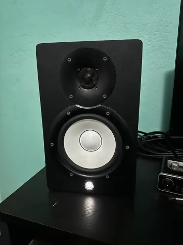 Yamaha Hs7