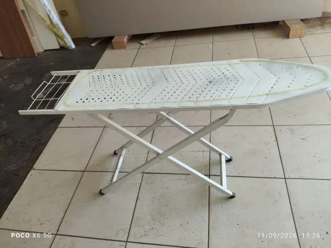 Mesa de passar roupas  de ferro