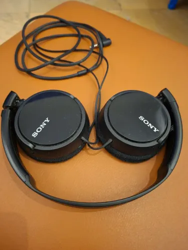 Fone de ouvido on-ear Sony ZX Series MDR-ZX110 MDR-ZX110 preto
