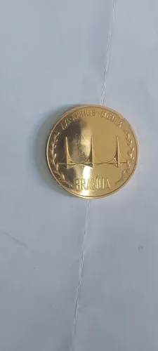 Medalha em ouro 24 kilates face JK