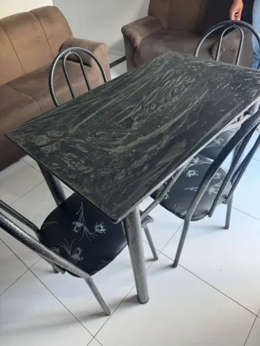 Mesa Com 4 cadeiras 499.99