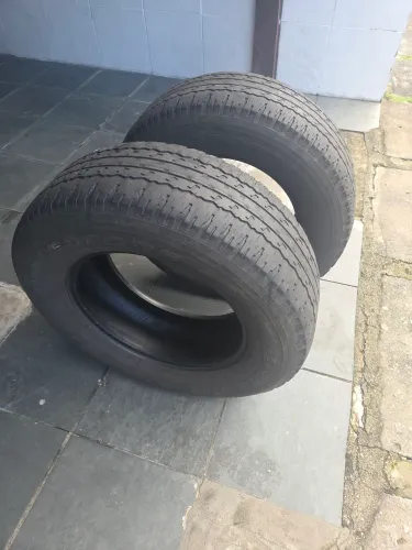 Par Pneu usado Bridgestone Dueler A/T 265 65 17r